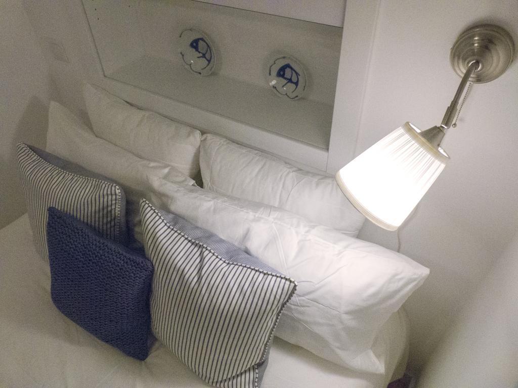 Watching Lisbon Apartments Room photo